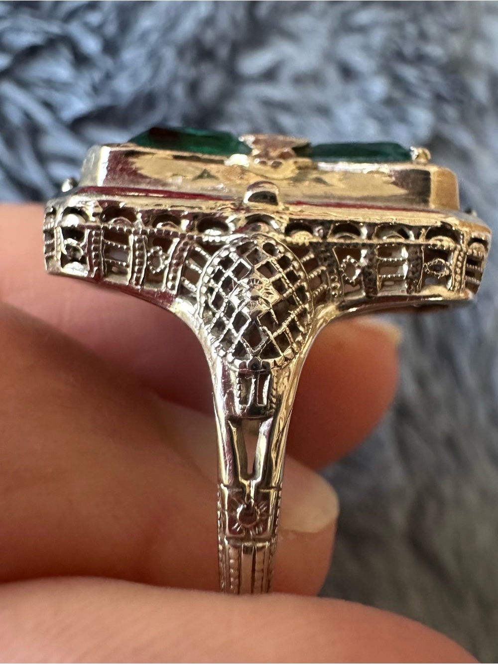 Vintage White Cameo Ring with 14k white gold filigree setting - Picture 6 of 9